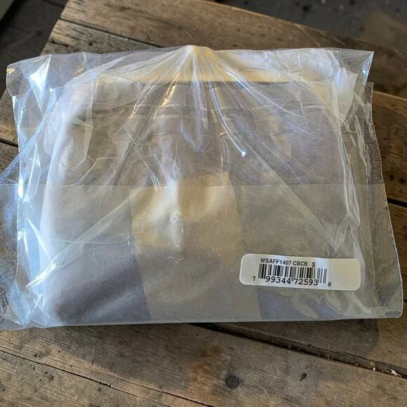 Dooney & Bourke Leather Large Framed Coin Purse Kisslock NWT Cranberry - Picture 5 of 16